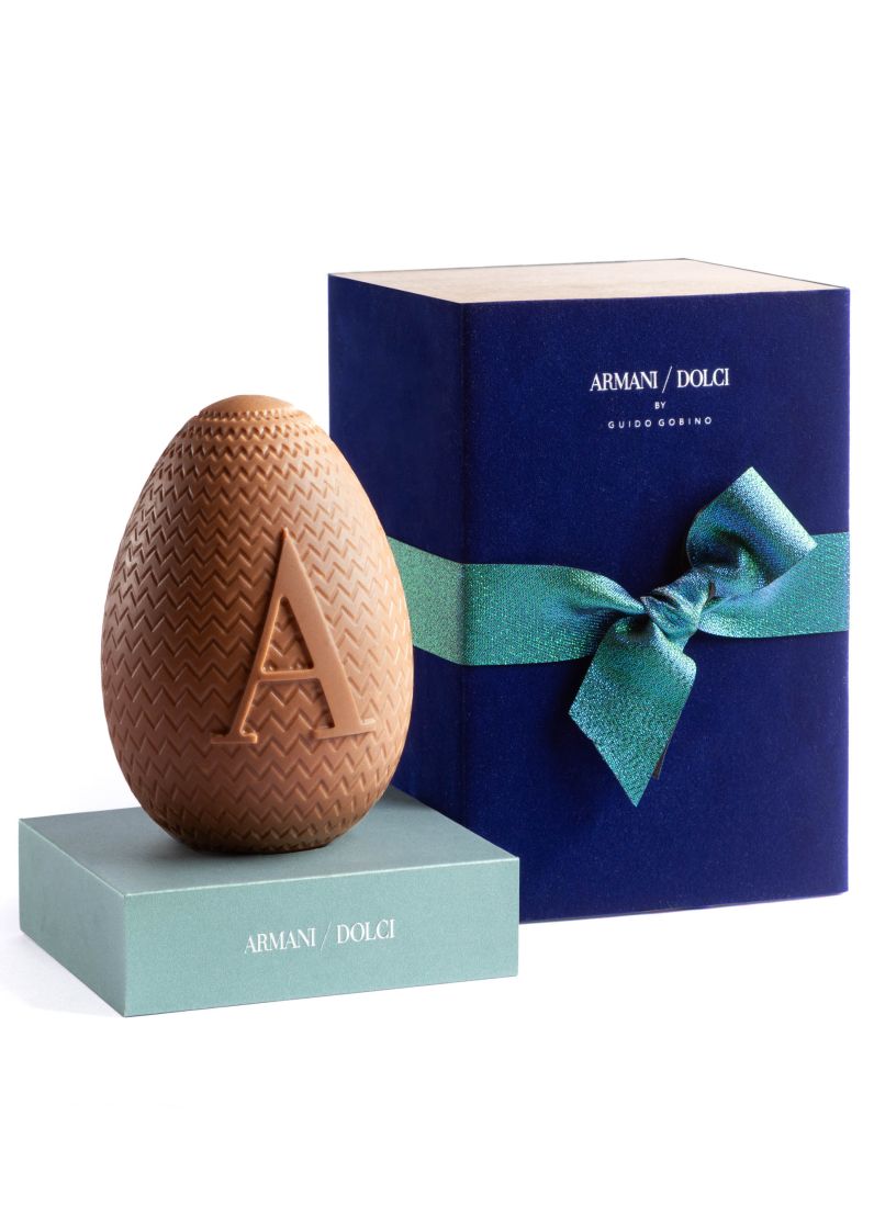 Spring egg 400g - Gianduja chocolate with peach and salted hazelnuts